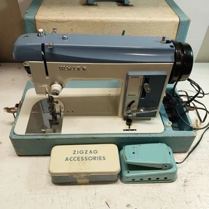 Vintage weiße 869 Zick Zack Nähmaschine mit Koffer und Zubehörset *REPARATURBEDÜRFTIG* - Bild 1 von 24