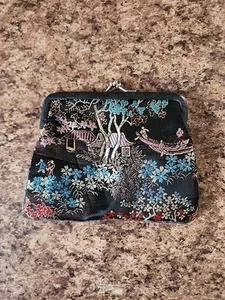 Vintage Geldbörse Münzbörse Kiss-Lock Verschluss Nadelspitze Gobelin Asien Print Tasche - Bild 1 von 6