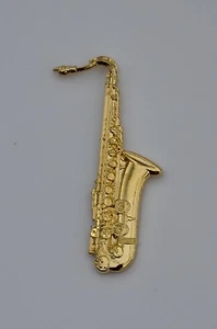 Gold Plated Saxophone Quality Pin Badge - Picture 1 of 1