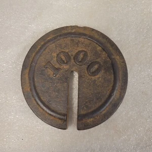 VINTAGE CAST IRON 1000 PLATFORM SCALE WEIGHT 4 3/4" ROUND SLOTTED ~ 2 LBS  - Picture 1 of 3