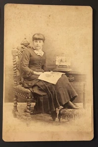 Armadio bambina seduta card in sedia fantasia con poggiapiedi libro B55 - Foto 1 di 1