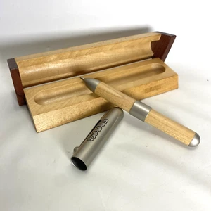 Bolígrafo SAAB madera de arce y metal cepillado con tapa de logotipo caja de exhibición de madera FUNCIONA - Imagen 1 de 23