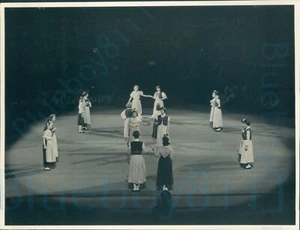 Foto de prensa original 1977 Dancing London Theatre 8,25*6,4"  - Imagen 1 de 2