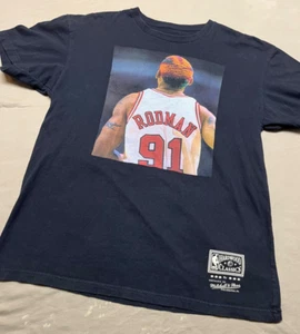 Camiseta Mitchell Ness Hardwood Classics Dennis Rodman Negra Para Hombre Talla Mediana - Imagen 1 de 4