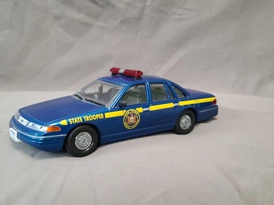 New York State Trooper Diecast 1998 Ford Crown Victoria - Image 1 of 4