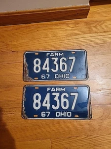 Par de matrículas vintage de Ohio Farm 1967 azul 84367 - Imagen 1 de 3
