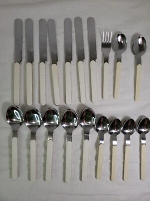 Cubiertos de acero inoxidable Crown Corning de 19 piezas con asas blancas como están Foto 1 de 4