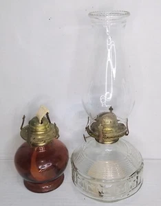 Lot Of Two Vintage Oil Lamps From 1982 Clear Glass And Maroon Glass With Wicks - Picture 1 of 9