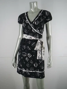 BCBGMaxAzria Wrap Dress Sz XS Black White Mod Print Knit Jersey Belt Cap Sleeve - Picture 1 of 12