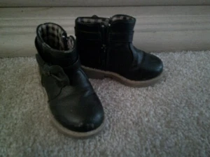 Toddler Girl Black Boots Size 4 - Picture 1 of 3