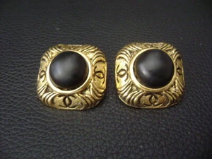 Authentic Chanel Vintage cc logos Clip Earrings - Picture 1 of 8