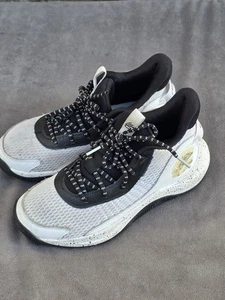 Zapatos de baloncesto Under Armour Curry 3Z7 UA blancos negros para hombre talla 7,5 3026622-101 - Imagen 1 de 9