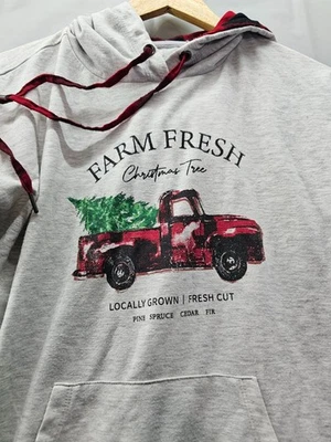Sudadera con capucha Maurices Farm Fresh Christmas Tree para mujer gris medio rojo a cuadros Foto 1 de 4