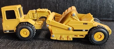 ERTL CATERPILLAR LEVELING SCRAPER 613C DIECAST 5" ROAD CONSTRUCTION 1:64 EUC - Image 1 of 4