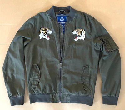 Jaqueta American Rag Green Field com bordado de tigre tamanho M - Imagem 1 de 4
