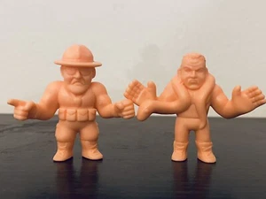 WWE M.U.S.C.L.E. Jake The Snake Roberts & Sgt Slaughter Super 7 Muscle Wrestling - Picture 1 of 6