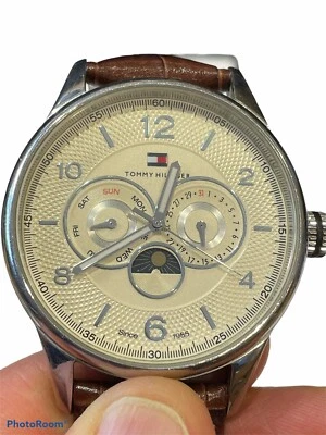 OROLOGIO TOMMY  HILFIGER Masculino - Modelo Th.129.1.14.0988 Usato Come Nuovo - Immagine 1 di 4