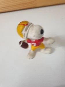 Snoopy Figure - Schleich Snoopy American Football | PVC Figure -6 cm tall - Picture 1 of 6