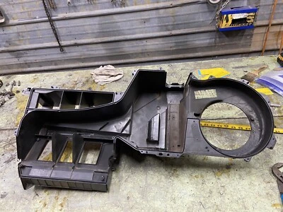 02-09 Trailblazer Carcasa Calentador de CA Parte Inferior Sección Principal 52412961 Foto 1 de 4