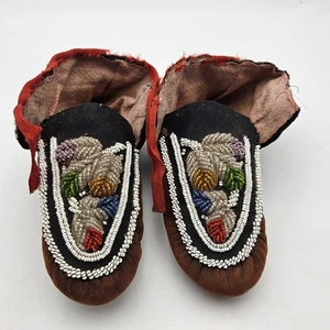 Mocasines nativos americanos iroqueses de 1920 florales con cuentas de piel con tela Niágara - Imagen 1 de 11