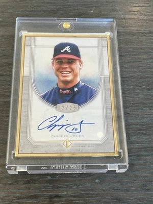 Chipper Jones 2017 Topps Transcendent automático 12/25 edición limitada Foto 1 de 4