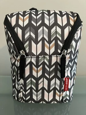 SkipHop Aislado Enfriador de Leche Materna Doble Bolsa Biberón Chevron Espiga Foto 1 de 4