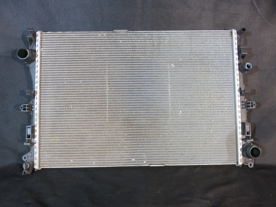 Mercedes Benz C300 Engine Cooling Radiator 17 20 A0995002103  W205 M274 52K Foto 1 de 4