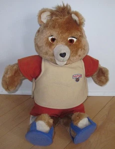 1985 oso de peluche Ruxpin totalmente vestido con zapatos sandalias - Imagen 1 de 5