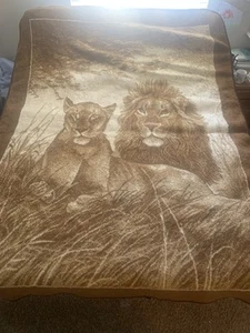San Marcos Decke Löwe Lioness Queen braun/beige wendbar 64” x 83” Vintage - Bild 1 von 9