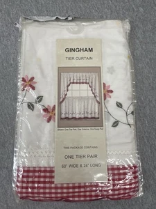 Gingham Stufenvorhang Paar rot kariert 60x24 bestickt Blumen Neu in Verpackung Bauernhaus - Bild 1 von 2