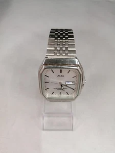 Alba V733-5A30 Quartz Watch - Picture 1 of 4