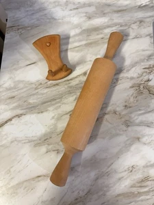 Vintage 18' Wooden Rolling Pin with Wooden Wall Hanger Solid Wood Cottagecore - Picture 1 of 6