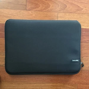 NEW Classic Sleeve for Laptop Black Amazon 16” Zip padded - Picture 1 of 5