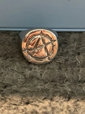 Joyería Dura Y2K Punk Anarquista Sello Anillo Talla 4 ACERO INOXIDABLE Foto 1 de 2