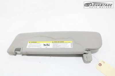 Chrysler Voyager 2020-2024 parasol delantero derecho lado del pasajero parasol OEM Foto 1 de 4