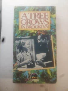 Tree Grows in Brooklyn (VHS, 1945) - Picture 1 of 1