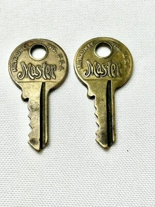 Vintage Retro Set of Two Matching Master Lock Co Keys Brass USA! 🇺🇸 - Picture 1 of 6