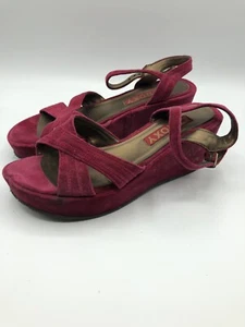Roxy Hot Pink Suede Wedge Heels Women's Approx. Size 8.5 - Picture 1 of 6