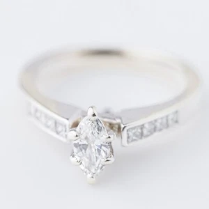 Anillo de compromiso de diamantes marquesa de oro blanco de 14 k con detalles de princesa talla 5,25 WG12 - Imagen 1 de 12
