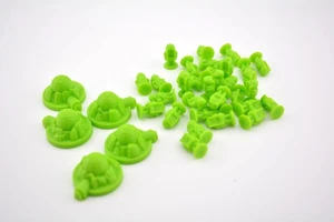 Juego de mesa Risk Deep Space piezas de repuesto - bases verdes y reclutas - Imagen 1 de 1