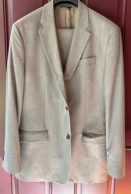 Terno masculino Banana Republic 46L cinza listra sutil com calça 36x30 plana  - Imagem 1 de 4