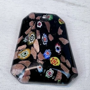 MILLEFIORI COLGANTE CRISTAL GEOMÉTRICO MURANO 1-3/4"x1-1/4" Usado en Excelente Condición - Imagen 1 de 5