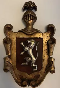 Antico stemma araldico spagnolo intagliato legno dorato scudo peste 19” H 11 1/2 - Foto 1 di 7
