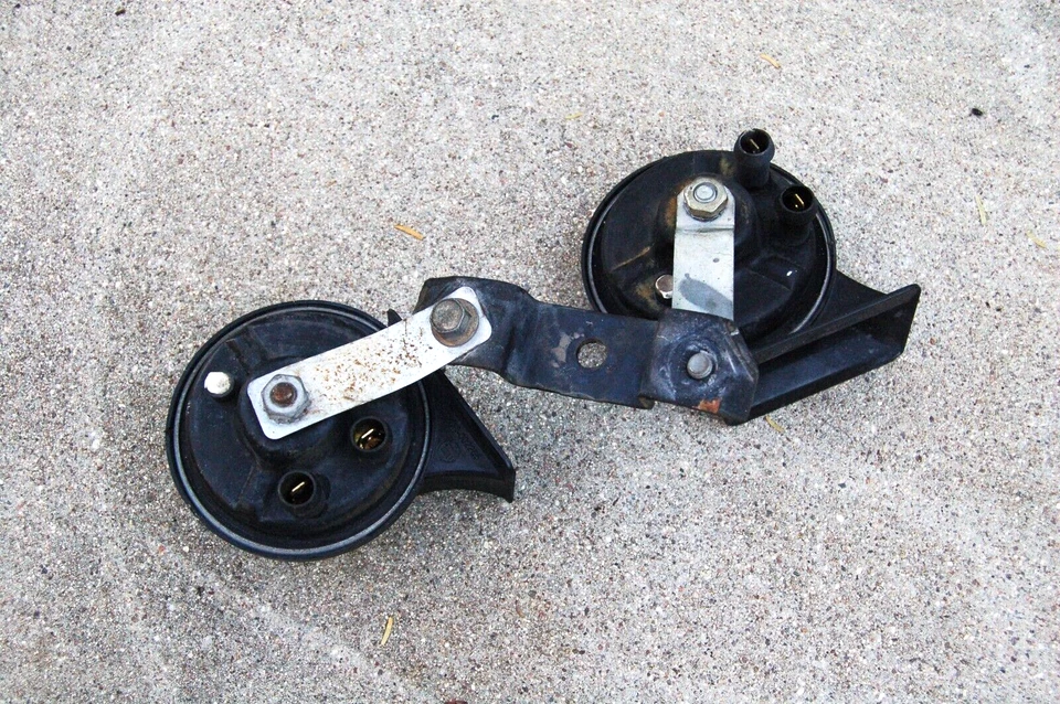 Volvo 240 bocinas dobles Foto 1 de 2