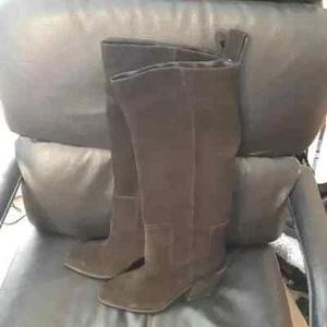 ¡NUEVO! Steve Madden Seven Bota Western de Gamuza Hasta la Rodilla Negra Talla 7/8/8.5 - Imagen 1 de 7