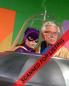 BATMAN 60'S TV SHOW YVONNE CRAIG & Alan Napier BATGIRL & Alfred 8x10 PHOTO #9428 - Picture 1 of 1