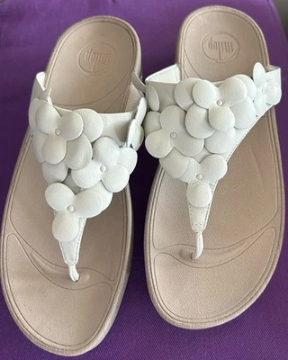 FitFlop размер 9 кости бежевый Ecru носок стринги цветок украшение шлепанцы сандалии LN - Изображение 1 из 4