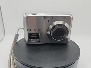 FUJIFILM FinePix AV100 SILBER 12,2-MP-Kompaktdigitalkamera als Ersatzteilspender - Bild 1 von 6