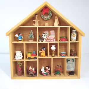 Vintage 50er Xmas Shadowbox Miniaturen Holzhaus Weihnachtsmann Holzfigur Krippe - Bild 1 von 11