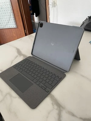 Logitech Combo Touch für iPad Pro 12.9, 5. 6. Gen, Grau, Tastatur - Bild 1 von 4
